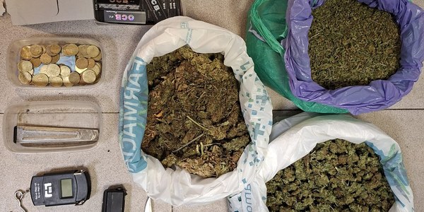 El GAR de la Policía Local de Sevilla interviene un punto de venta de droga en el Polígono Sur