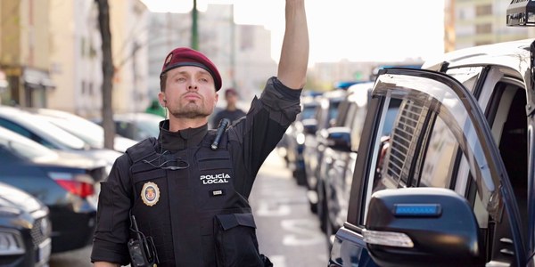 El GAR, Grupo de Apoyo y Reacción de la Policía Local de Sevilla, despliega sus efectivos en el distrito Macarena en su primer día de trabajo