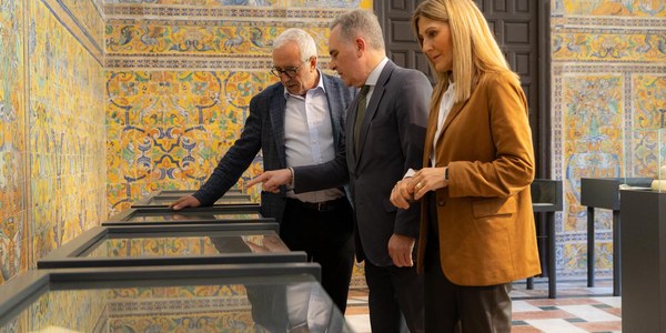 El Real Alcázar acoge la exposición 'Amor y política en los códices iluminados', conformada por 30 tesoros bibliográficos en torno a Carlos V