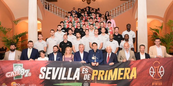José Luis Sanz: “En el Insolac Caja 87 Baloncesto sois todo un ejemplo deportivo del que nos sentimos muy orgullosos. En menos de dos años habéis logrado una proeza al alcance de muy pocos, un ascenso a Primera LEB que a la mayoría les cuesta años, incluso décadas”