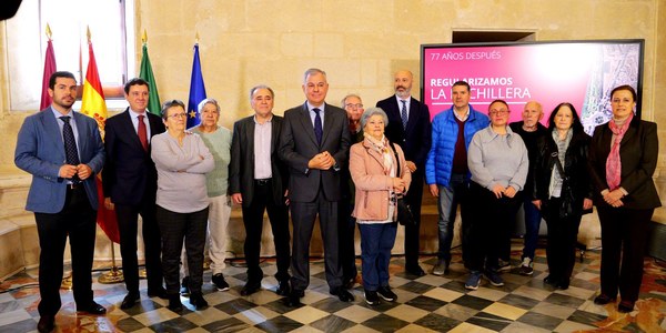José Luis Sanz cumple su compromiso con los vecinos de La Bachillera y culmina la regularización de la titularidad de sus viviendas