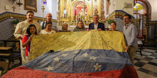 José Luis Sanz destaca la solidaridad de Sevilla con Venezuela durante su visita a la capilla de la Pastora de Santa Marina, punto de recogida de enseres y alimentos, y anima a todos los sevillanos a participar en esta campaña