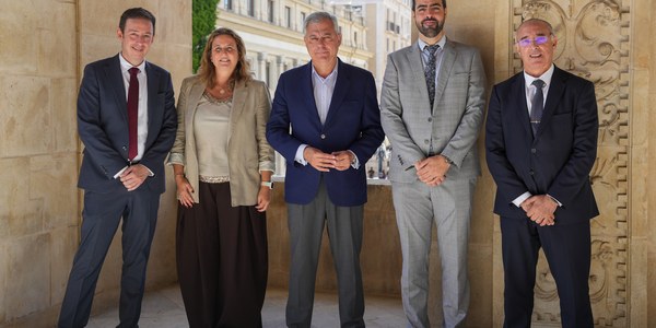 José Luis Sanz recibe al nuevo director del Aeropuerto de Sevilla y agradece la labor de Sergio Millanes al frente de la infraestructura
