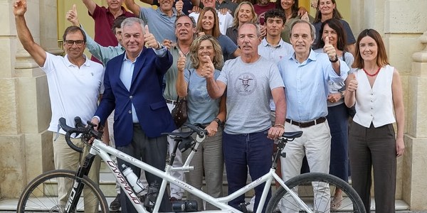 José Luis Sanz recibe en el Ayuntamiento a Jaime Lafita tras culminar su reto solidario por la Ley ELA