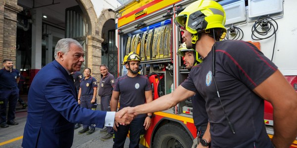 La Junta de Gobierno Local aprueba más de 1,7 millones de euros en dotación para la Policía y casi medio millón para un nuevo vehículo de Bomberos