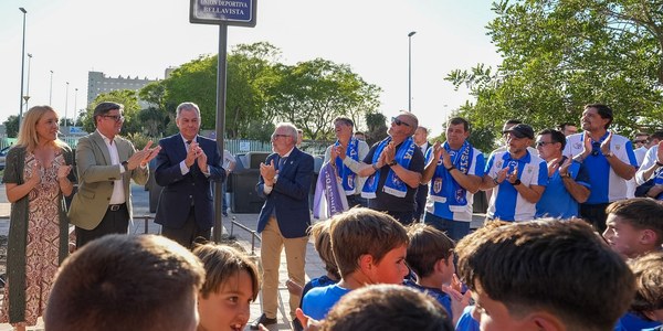 La Unión Deportiva Bellavista ya tiene un paseo con su nombre en su barrio tras haber dedicado 50 años a trabajar por los vecinos desde el deporte