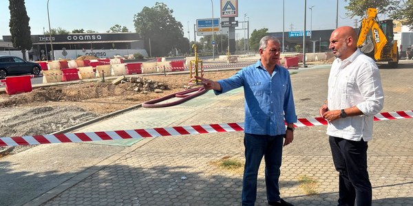 Sanz supervisa las obras de la nueva rotonda de Tablada, que transformará la movilidad entre el barrio, el Puerto y San Juan Pablo II