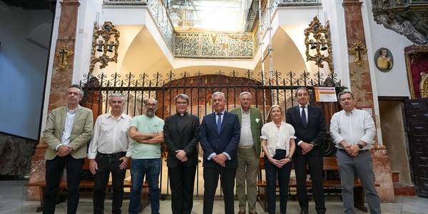 Sanz visita en San Nicolás los avances de la restauración del órgano del siglo XVIII y de las pinturas del coro alto