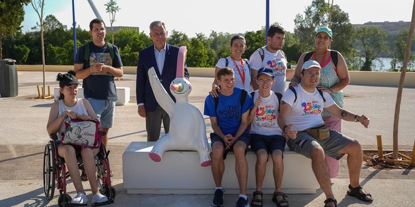 Sanz visita Puerta de la Barqueta tras la remodelación de este espacio que fue uno de los accesos principales a la Expo 92