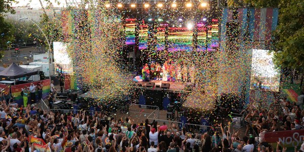 Sevilla cierra el Pride 2026 más amplio y descentralizado de su historia, con más de 40 actividades y una manifestación que ha reunido a más de 10 000 personas
