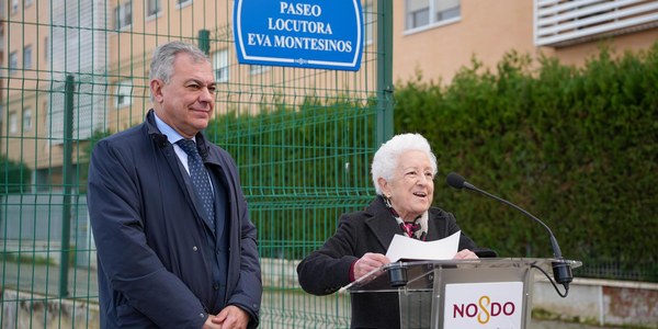 Sevilla le dedica una calle a Eva Montesinos, una de las grandes voces radiofónicas que durante cuatro décadas ha sido memoria sonora de la ciudad