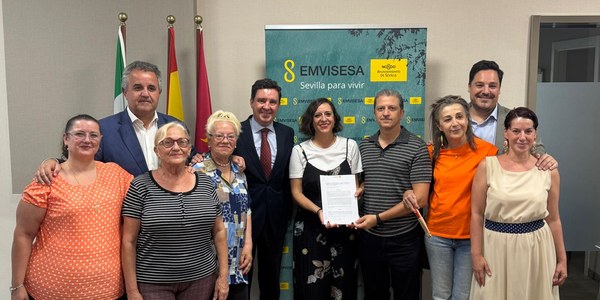 Sevilla refuerza su compromiso con la inclusión social a través de nuevos convenios de vivienda con Mujereando y la Asociación Zaqueo
