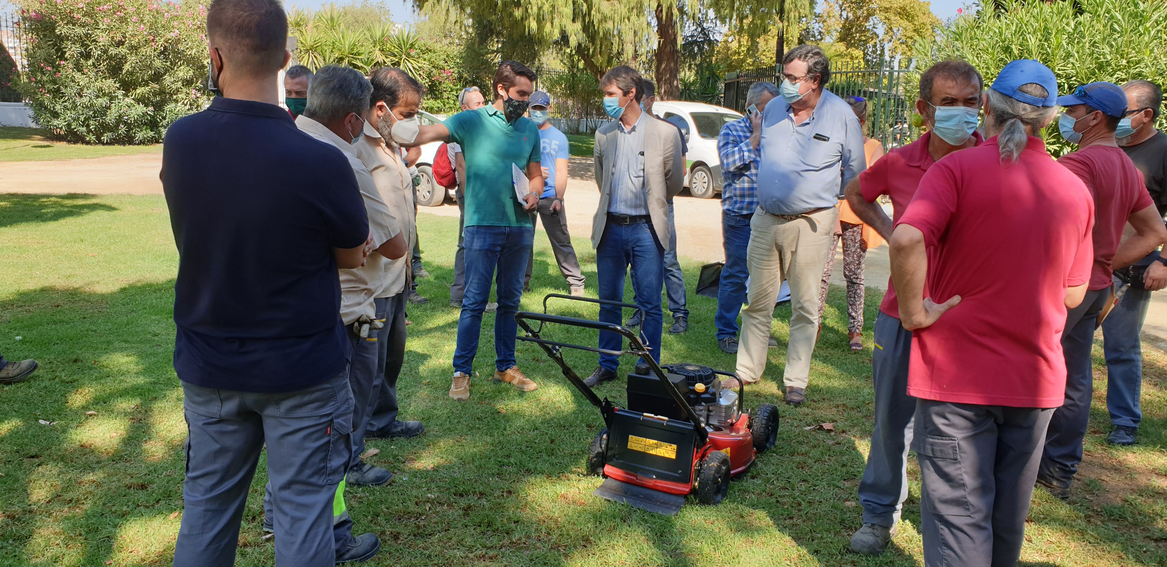 El Ayuntamiento un nuevo contrato para la renovación de maquinaria herramientas para la de parques y jardines con una inversión de 100.000 euros y con prioridad para la electricidad frente a los combustibles fósiles — Actualidad