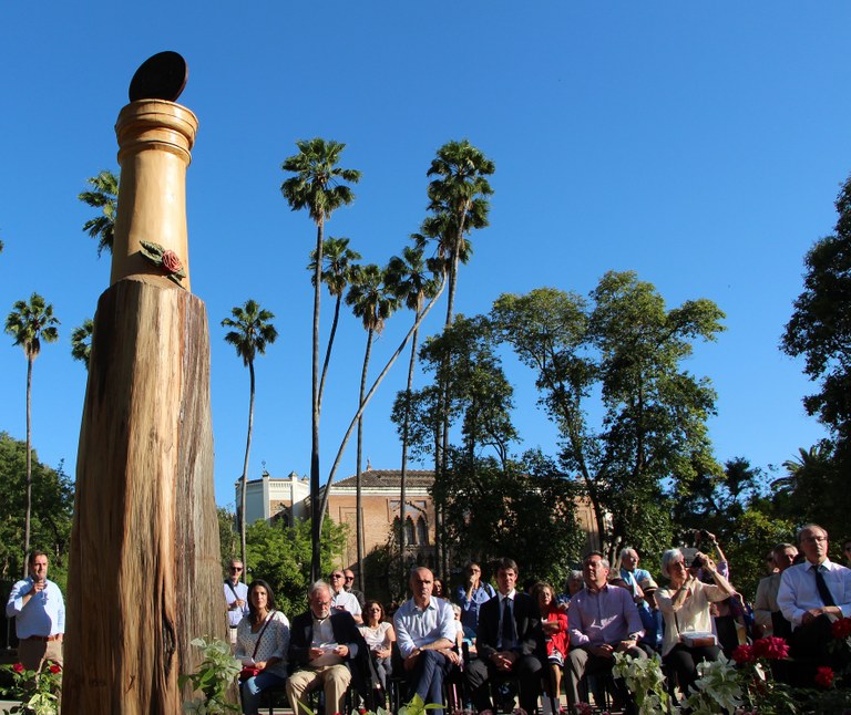 Foto alcalde escultura Forestier 2.jpg