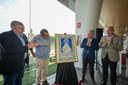 Sanz y León descubren el cartel de la Velá 2025 que representa a la imagen de Santa Ana