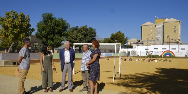 (02/10/2017) El Ayuntamiento reforma los patios de los colegios Paz y Amistad y Joaquín Turina dentro del plan de inversiones en centros del  Distrito Sur