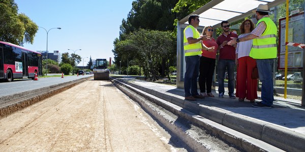 (03/07/2017) El Ayuntamiento inicia el proyecto  de asfaltado y reparación  de la Avenida Alcalde Luis  Uruñuela, en Sevilla Este