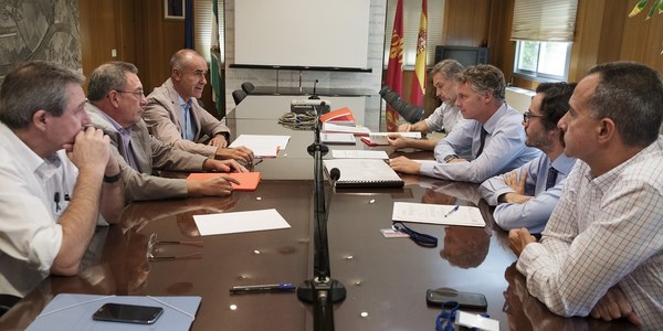 (12/9/2017)  Ayuntamiento y Autoridad Portuaria acuerdan la propuesta de modificación puntual del PGOU para la salida de CLH y la reordenación de la zona del Batán