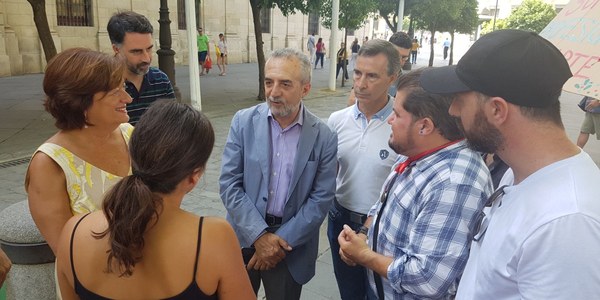(14/07/2017) El Ayuntamiento y las asociaciones de artistas avanzan en la ordenación de actuaciones en la  vía pública