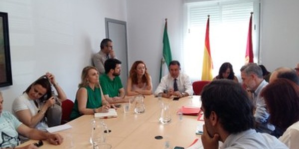 (14/6/2017)   El Ayuntamiento realizará un diagnóstico “caso a caso” de la situación de los castilletes de la Barzola para afrontar soluciones en coordinación con los propietarios privados en aquellos edificios que sea necesario