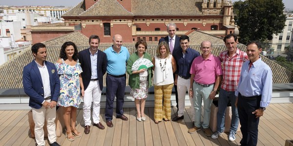 (18/07/2017) La Velá de Triana 2017 dedica  especial atención al deporte y  al flamenco, rinde homenaje a  Carlos Cano y se ha promocionado  dentro de la oferta turística  estival #SevillaSummerTime