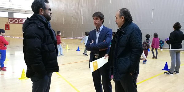 2.000 escolares participan en las Mini Olimpiada de Navidad del  Distrito Casco Antiguo