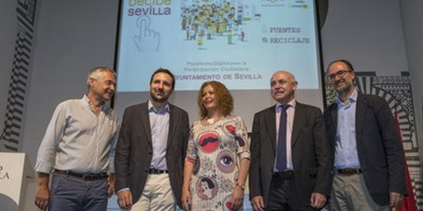 (20/06/2017) El Ayuntamiento pone en marcha la nueva plataforma de participación Decide Sevilla con una consulta sobre el diseño de las fuentes urbanas y una encuesta para mejorar la gestión de los residuos urbanos