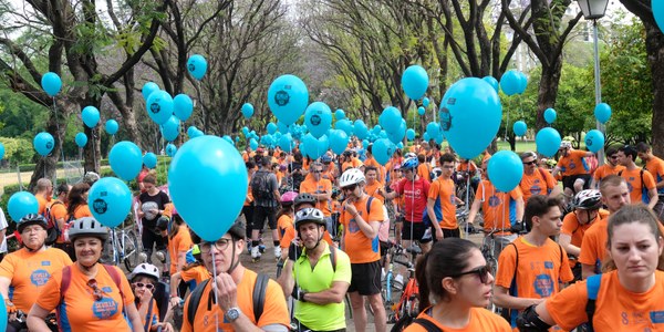 ‘Sevilla sobre ruedas’ llena las calles de vehículos de ruedas sin motor en la fiesta del deporte y la movilidad sostenible