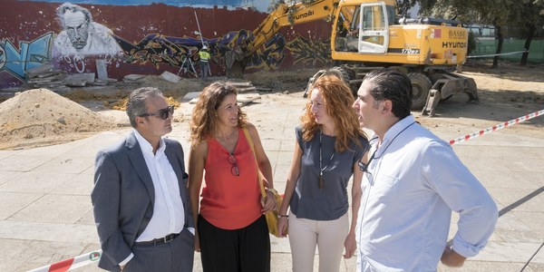 (21/08/2017) El Ayuntamiento inicia las obras de la primera pasarela peatonal que cumplirá la normativa de accesibilidad para conectar la calle Torneo y los bajos del Paseo Juan Carlos I junto al río