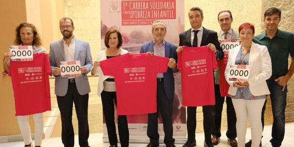 (21/09/2017) Hasta 2.000 corredores participan en la I Carrera Solidaria contra la Pobreza Infantil en el Parque del Alamillo.