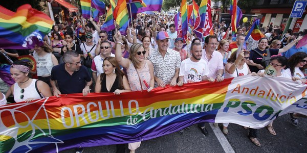 (24/06/2017) La manifestación del Orgullo de Andalucía partirá hoy a las 20.00 horas desde el Puente de los Bomberos y contará con 11 carrozas, música y batucada durante el recorrido