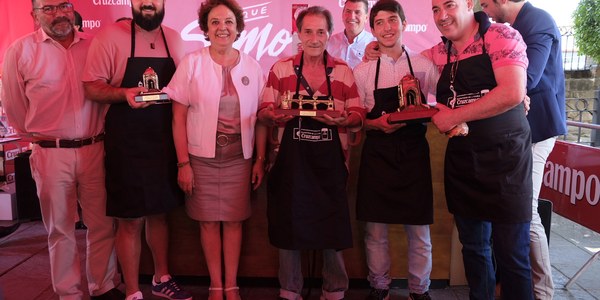 (24/07/2017) Entrega del premio a ‘La caseta mejor decorada’ con la delegada del Distrito Triana Carmen Castreño