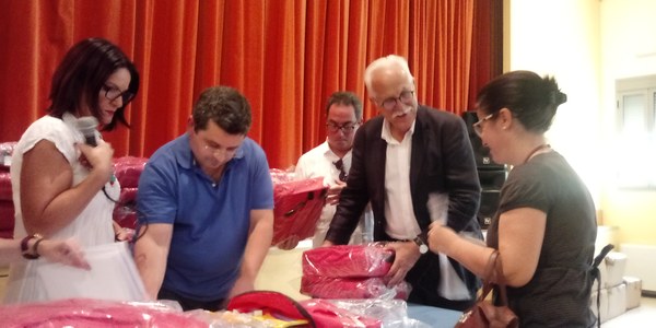 240 familias del Distrito Sur reciben material escolar gratuito a través de la iniciativa ‘Empieza el Cole’