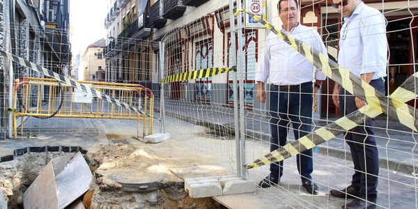 (23/09/2017) El Ayuntamiento inicia obras de reurbanización y renovación de  las redes de abastecimiento y saneamiento en la calle Cardenal Spínola, en el Distrito Casco Antiguo