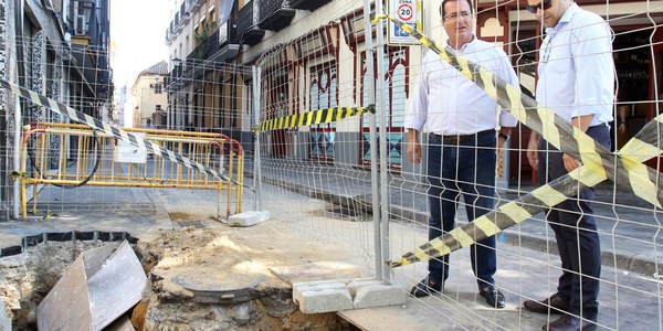 (23/09/2017) El Ayuntamiento inicia obras de reurbanización y renovación de  las redes de abastecimiento y saneamiento en la calle Cardenal Spínola, en el Distrito Casco Antiguo