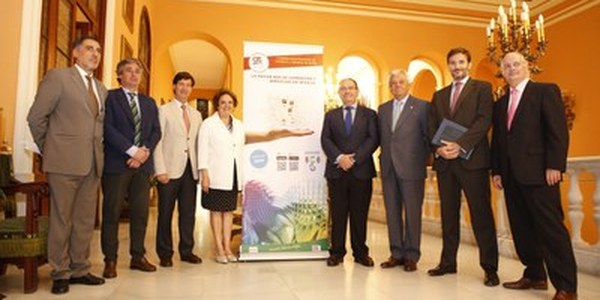 (31/05/2017) El Ayuntamiento cofinancia una APP de Aprocom para impulsar las compras en el comercio minorista de la ciudad y que incluye una herramienta de geolocalización de tiendas
