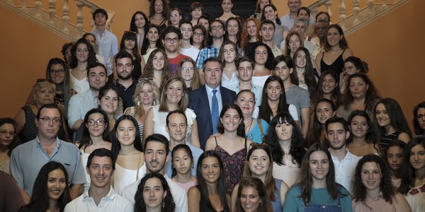 (31/07/2017) El Ayuntamiento concede a 88 jóvenes sendas becas de inmersión lingüística en Dublín y París