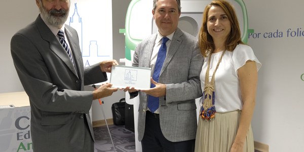 (6/9/2017) Sevilla recoge el premio como Capital del Vidrio por el compromiso y la apuesta por la recogida selectiva y la economía circular