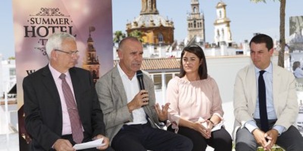 (08/06/2017) El Ayuntamiento unifica la oferta turística de verano en la agenda #SevillaSummerTime con las terrazas y jardines de los hoteles como uno de sus principales reclamos para atraer viajeros