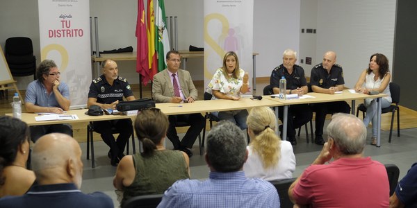 (8/9/2017) La Junta de Seguridad del  Distrito Norte acuerda reforzar  aún más la coordinación entre Policía Local y Policía Nacional para aumentar la seguridad  en Pino Montano