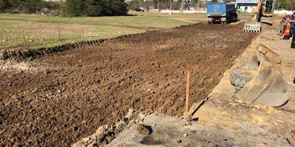 Arrancan las obras del nuevo acceso al CEIP Carlos V que facilitará la entrada de vecinos, comunidad educativa y vehículos de emergencia en Torreblanca