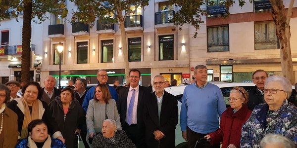 Asociaciones de taxistas celebran un ‘Paseo de la Ilusión’ con mayores y personas con diversidad funcional con el respaldo del Ayuntamiento