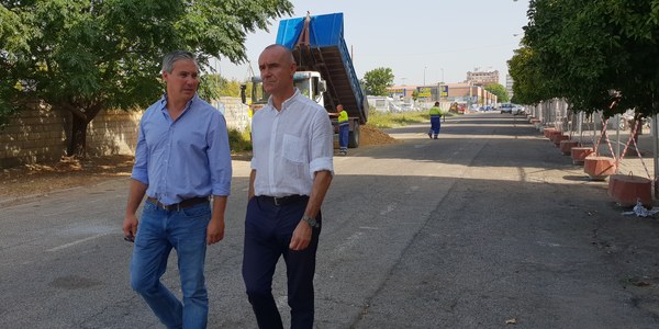 El Ayuntamiento inicia los trabajos de la reordenación de la Calle Tarfia, en el Distrito Bellavista-La Palmera