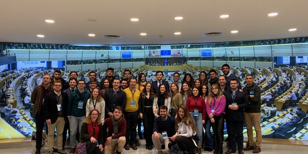 Cerca de 40 jóvenes visitan el Parlamento Europeo en el marco de la iniciativa ‘Encuentro de Jóvenes y Participación Política’ de la Fundación contra el Terrorismo y la Violencia Alberto Jiménez-Becerril