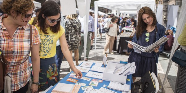 Circo, música y actividades familiares sustituyen este sábado al tráfico en la calle Amor de Dios para celebrar el Día sin Coche