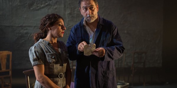 Cristina Medina y Santiago Melero dan vida a los personajes de ‘¡Ay, Carmela!’ en el Teatro Lope de Vega