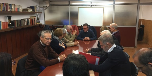 El alcalde informa a vecinos de Heliópolis de la inminente finalización de la tercera fase de la obra del colector de la Avenida de la Raza con una inversión de 2,4 millones y analiza nuevas mejoras en el viario y las conexiones del barrio