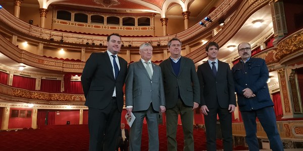 El alcalde Juan Espadas recibe a Anatoli Karpov en el 31 aniversario del Mundial de ajedrez que disputó frente a Gari Kasparov en el Teatro Lope de Vega