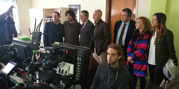 El alcalde visita el rodaje de la película ‘Tu hijo’ del director sevillano Miguel Ángel Vivas