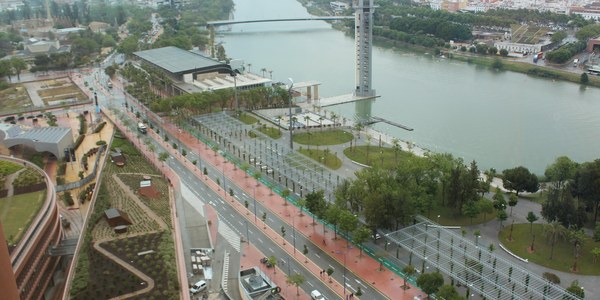 El Ayuntamiento activa el plan especial de tráfico con regulaciones en los accesos al Casco histórico, más transporte público y un dispositivo especial en la zona de Torre Sevilla